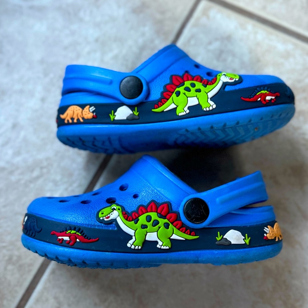 Dinosaurs Boys Clogs. Size 10. EUC